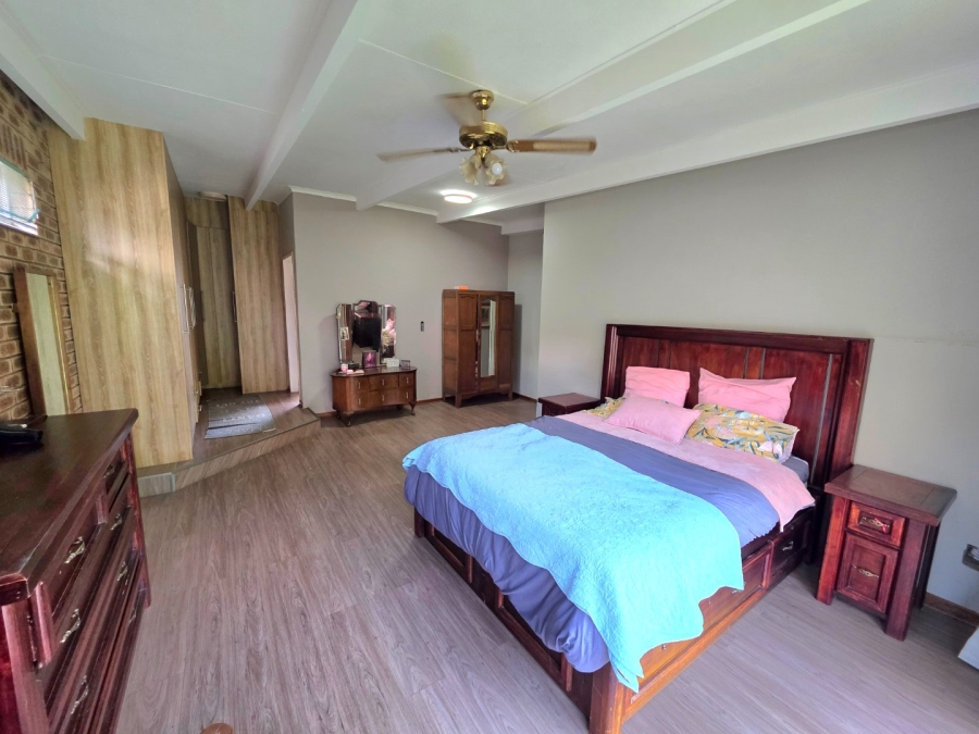 5 Bedroom Property for Sale in Panorama Free State